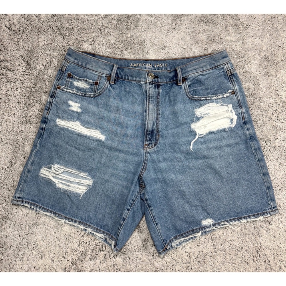 American Eagle 90s Boyfriend Short Distressed Denim Medium Wash Women Size 18‎